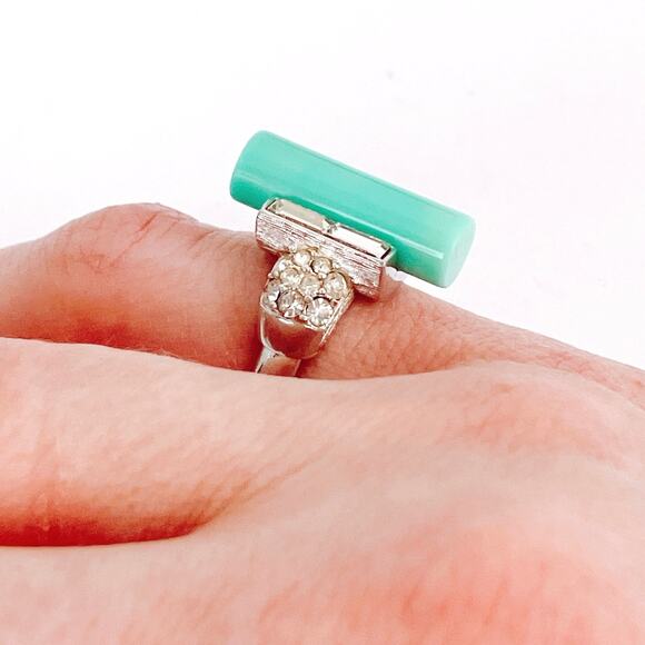 Vintage Trifari Ring Art Deco Style Green Lucite Rhinestone Size 5.75 Adjustable - Picture 3 of 16
